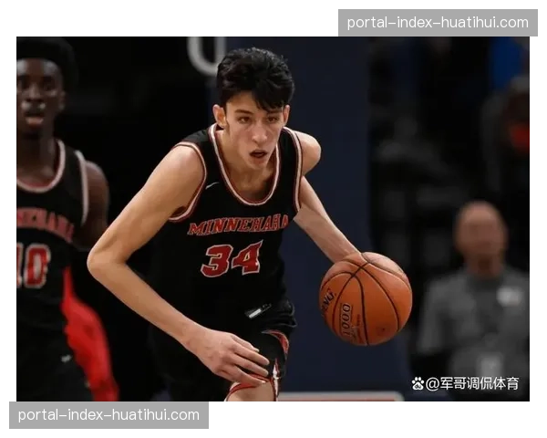 雷霆多点进攻体系投篮准度47.5%,霍姆格伦内线终结效率43.5% 雷霆多点进攻体系投篮准度47.5%,霍姆格伦内线终结效率43.5%