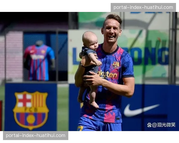 巴萨年轻中场伤情:贝尔纳尔左脚踝扭伤缺席欧冠关键战役 巴萨年轻中场伤情:贝尔纳尔左脚踝扭伤缺席欧冠关键战役